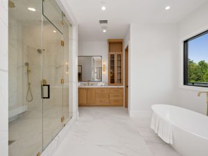 Bathroom Tile Design Ideas 1 Spacious modern bathroom with elegant fixtures.