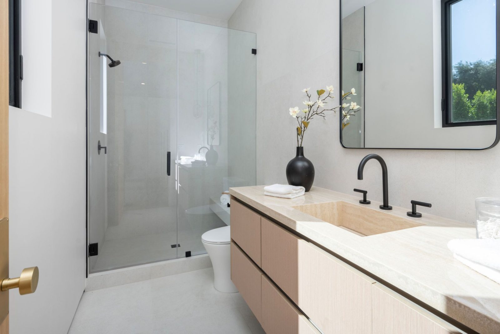Bathroom Tile Design Ideas 54 Modern bathroom with minimalist design.